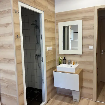 Tisza Garden Park Vip Haz Villa *
